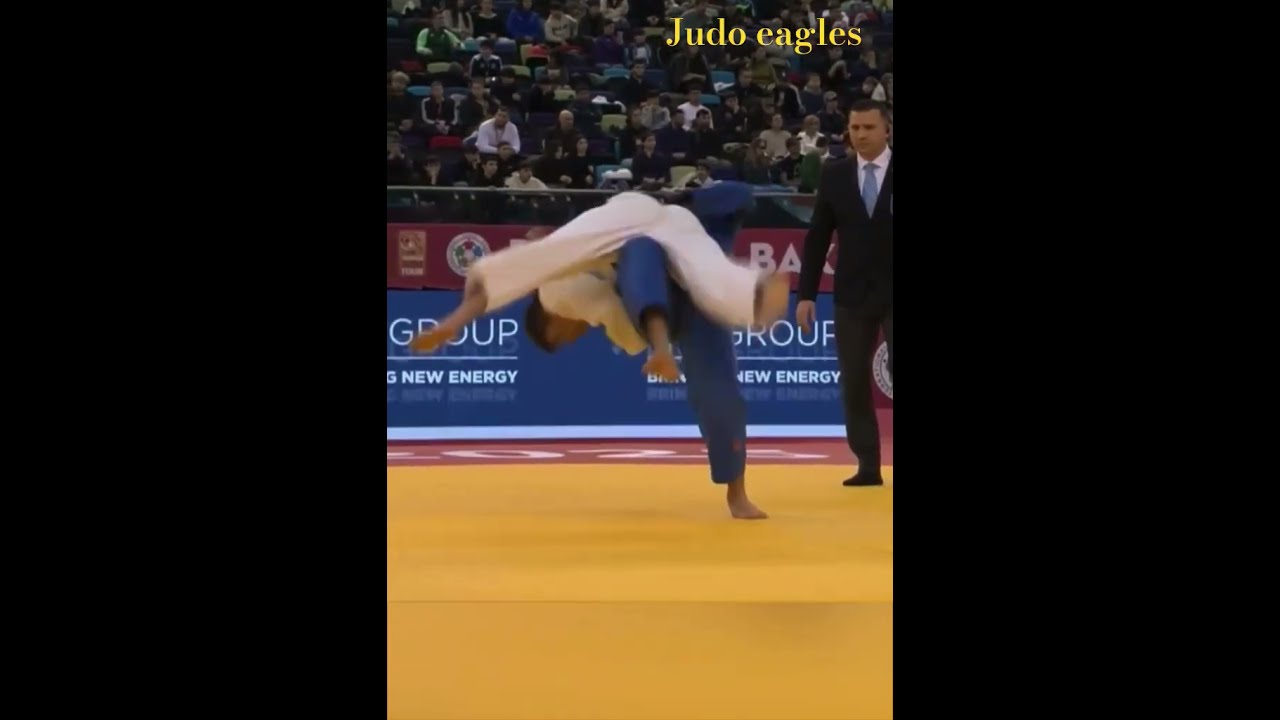 他在场上扮